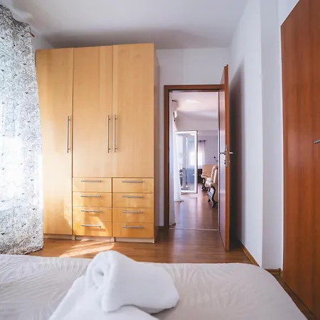 Leopard - Xxl - Seafront W Parking Apartment *