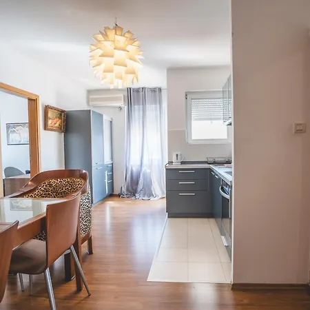 Leopard - Xxl - Seafront W Parking Apartment