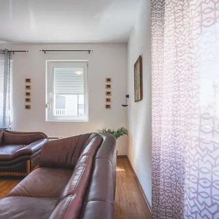 Leopard - Xxl - Seafront W Parking Apartment