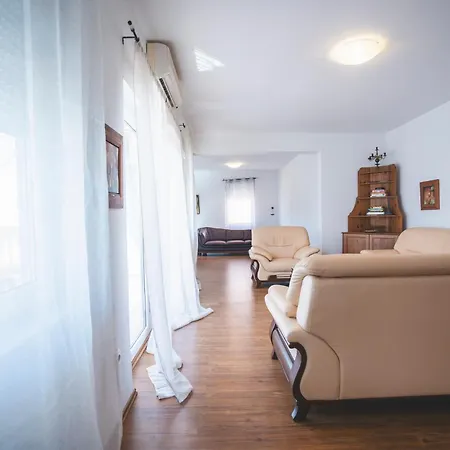 Leopard - Xxl - Seafront W Parking Apartment *