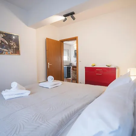 Leopard - Xxl - Seafront W Parking Apartment